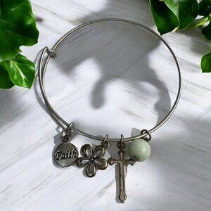 Silver Tone Faith Charm Bracelet With Crucifix Flower & Bead Charms OS